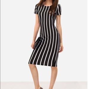 Fitted dress 🌺🌺🌺🌺🌺🌺🌺🌺💕💕💕💕💕